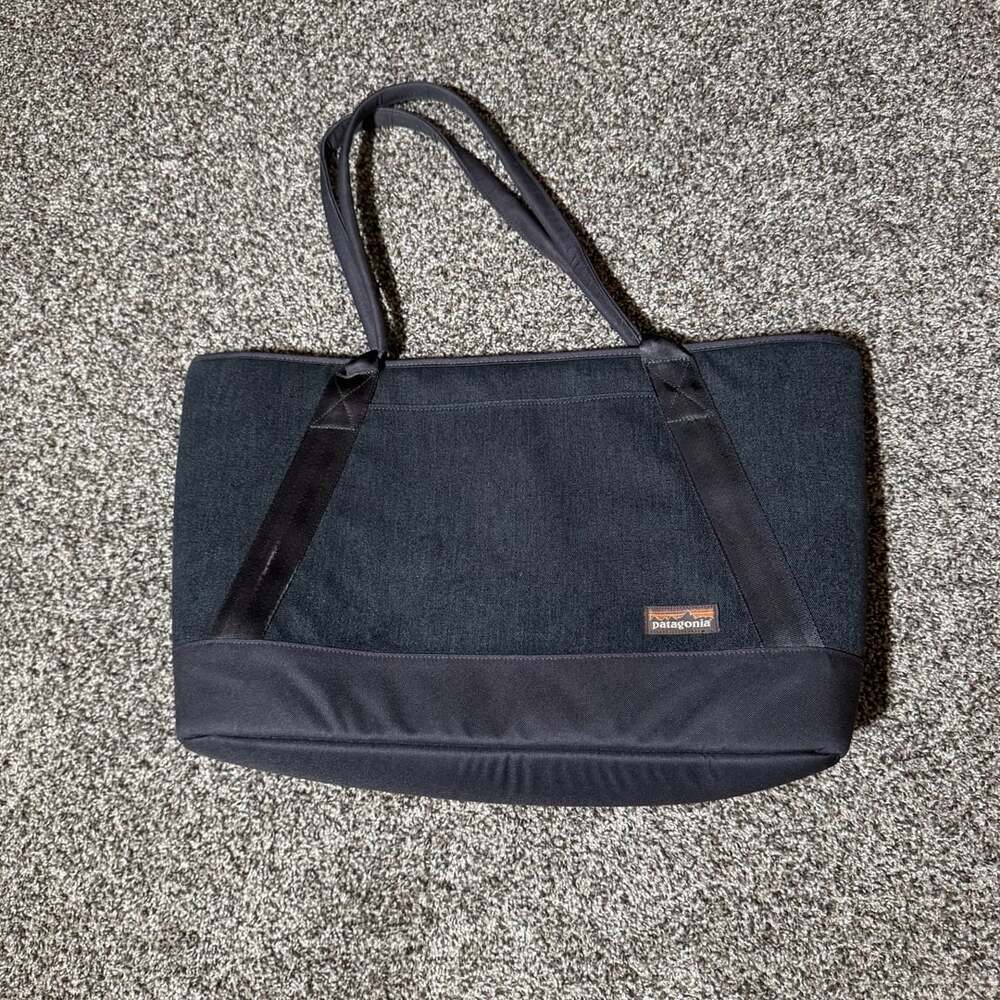 Patagonia iron forge black padded laptop tote bag retro